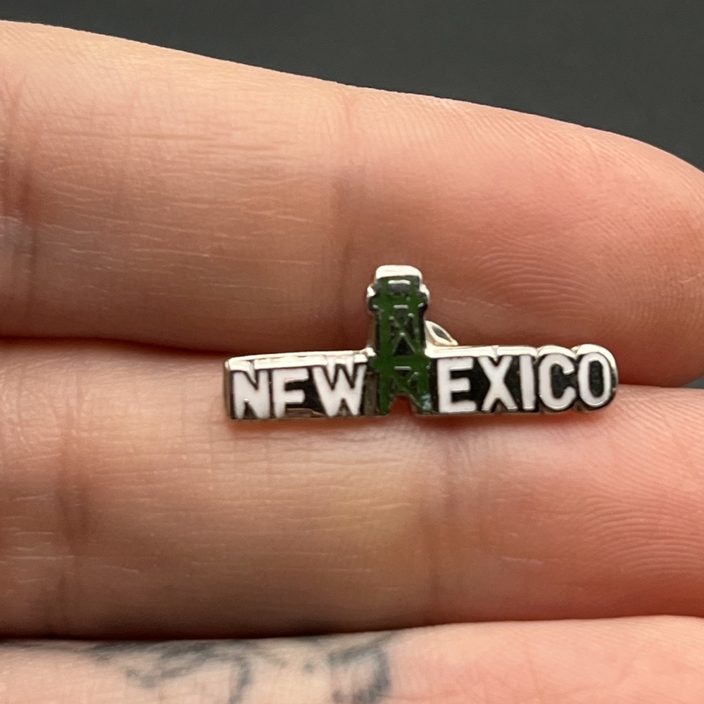 New Mexico Oil‎ Rig United States Of America Lapel Hat Pin